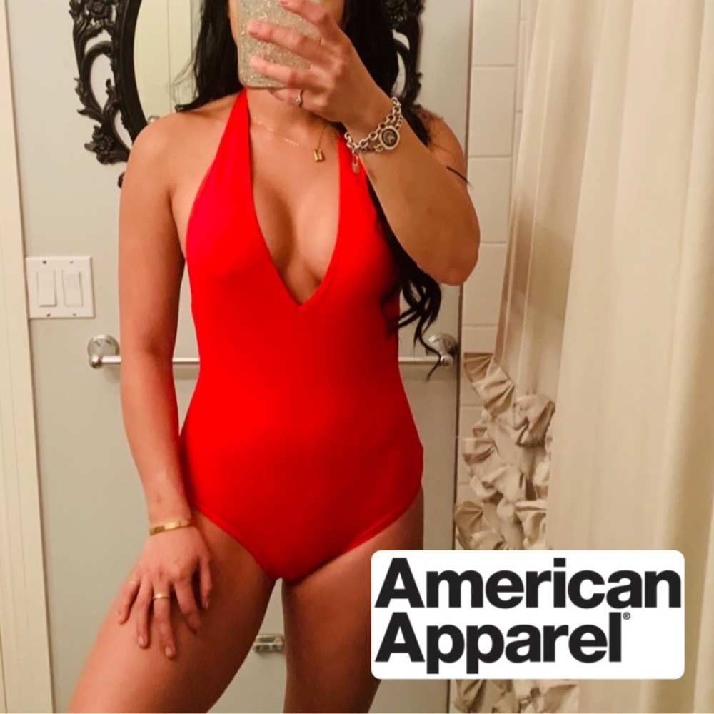 🧜🏽‍♀️ American Apparel Red Halter bodysuit